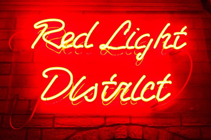 Amsterdam: Red Light District walking tour - Why this Amsterdam Red Light District walk feels practical (not just shocking)