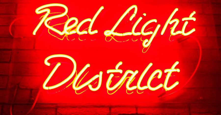 Amsterdam: Red Light District walking tour - The street-level route: alleys, red windows, and an old church