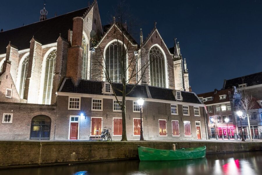Amsterdam: Red Light District walking tour - Price and value: $33 for a guided 2-hour context lesson