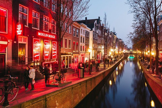 Amsterdam Red Light District Walking Tour in EN/DE/IT/ES - Oudezijds Voorburgwal: Tips for Exploring on Your Own Plus the Optional 1970s Peepshow
