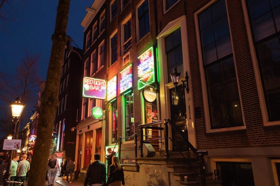 Amsterdam: Red Light Tour Exclusive + Peep Show - Dancing Houses and the bronze plaque: quirky stops that anchor the story