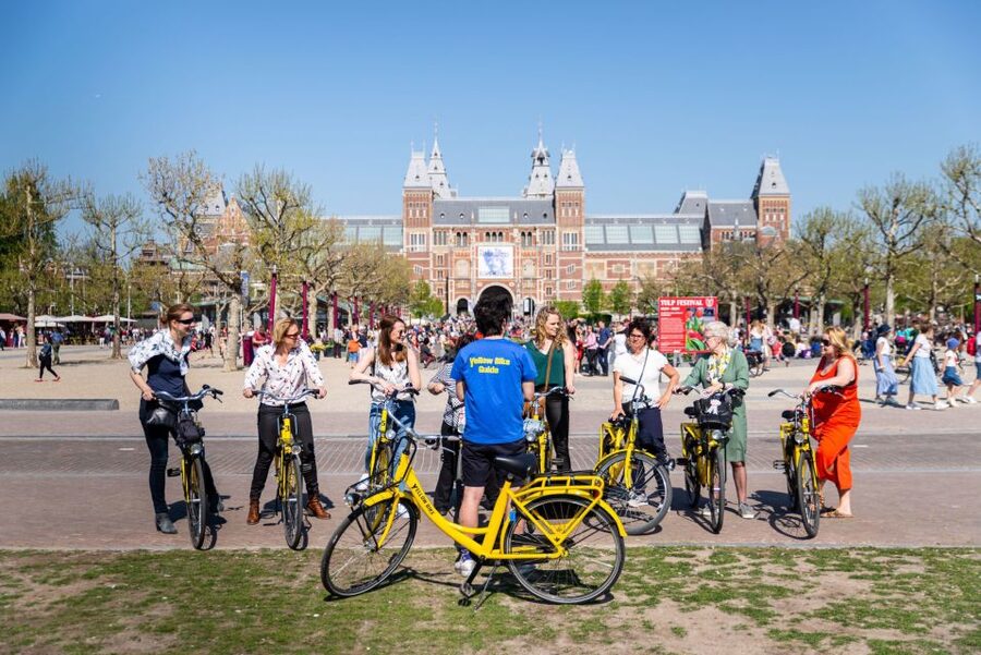 Amsterdam: Relaxed City Highlights Guided Bike Tour - Mokum and the canal-ring streets: spotting Amsterdam at bicycle speed