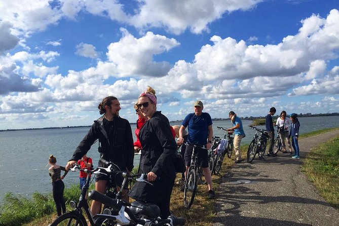 Amsterdam's Countryside Half-Day Bike Tour in Small Group - Holysloot at Het Schoolhuis: the apple-pie fuel stop