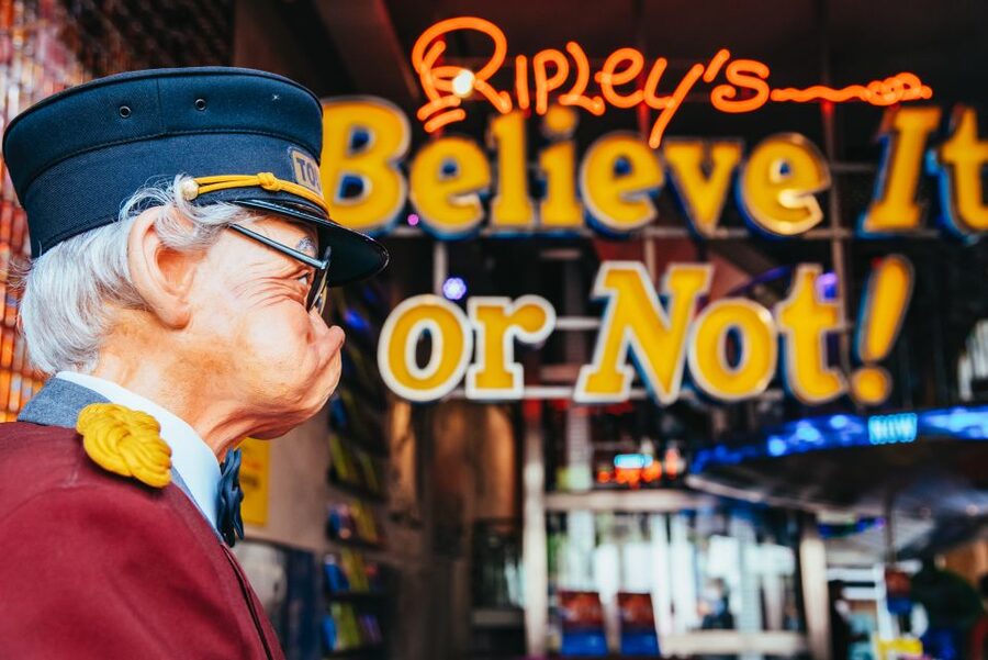 Amsterdam's Weirdest Museum: Ripley's Believe It or Not! - The Space Tunnel and optical illusions: the interactive part you should prioritize