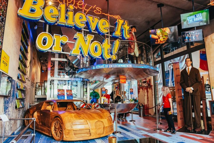Amsterdam's Weirdest Museum: Ripley's Believe It or Not! - Taking a breather: the 500 m2 lounge and Dam Square views
