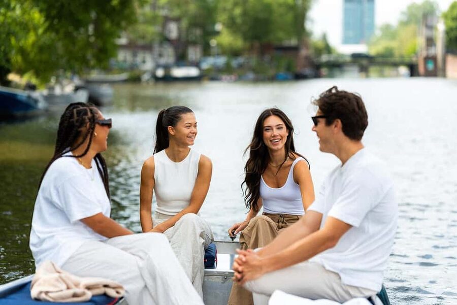 Amsterdam: Sail Yourself with a 2 Hour Boat Rental - Meeting at Nassaukade 155 without starting the clock panicked