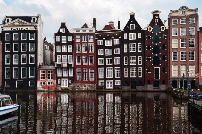 Amsterdam Scavenger Hunt and Highlights Self Guided Audio Tour - Walking the Clues: A 5 km route you can pause, swap, or skip
