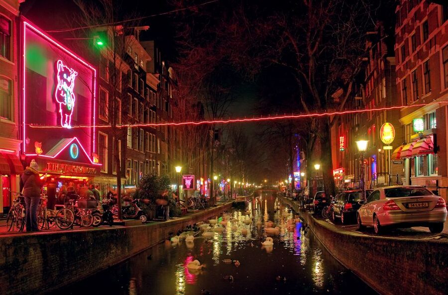 Amsterdam: Sex, Drugs, and Freedom Walking Tour - Where you’ll meet and what to wear for a 2-hour walk