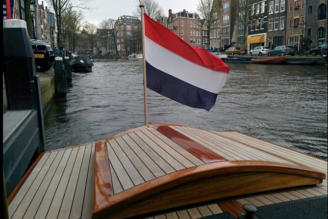 Amsterdam small-group canal cruise in 1920s saloon boat - Comfort in real Amsterdam weather: heater, blankets, and covered seating