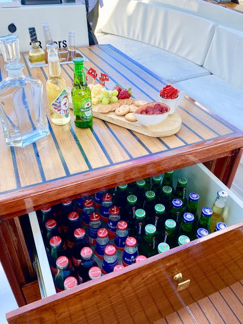 Amsterdam Small Group Canal Cruise inc Snacks/Drinks Winter - What the Boat Setup Means in Real Winter Weather