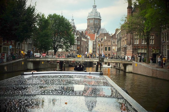 Amsterdam Small-Group Canal Cruise Including Snacks and Drinks - The captain’s role: how the stories turn buildings into meaning