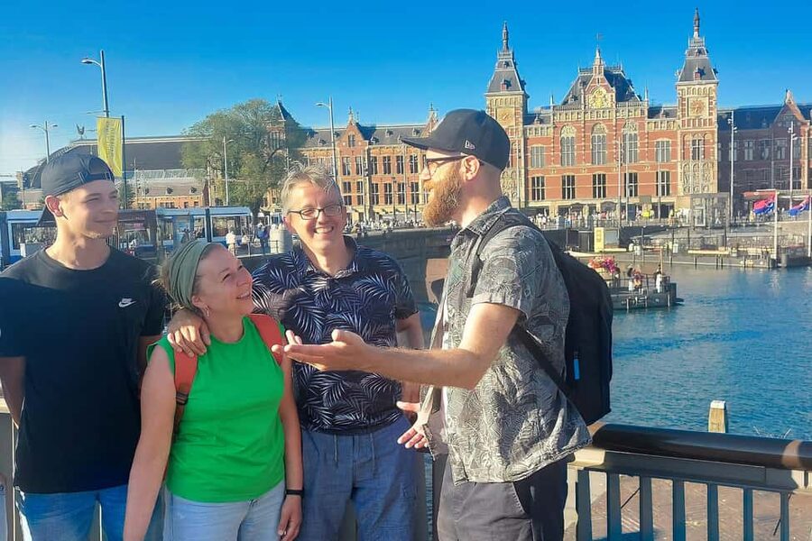 Amsterdam: Small-group Guided Walking Tour (French/English) - Dam Square and Royal Palace area: power, ceremonies, and photo-ready stops