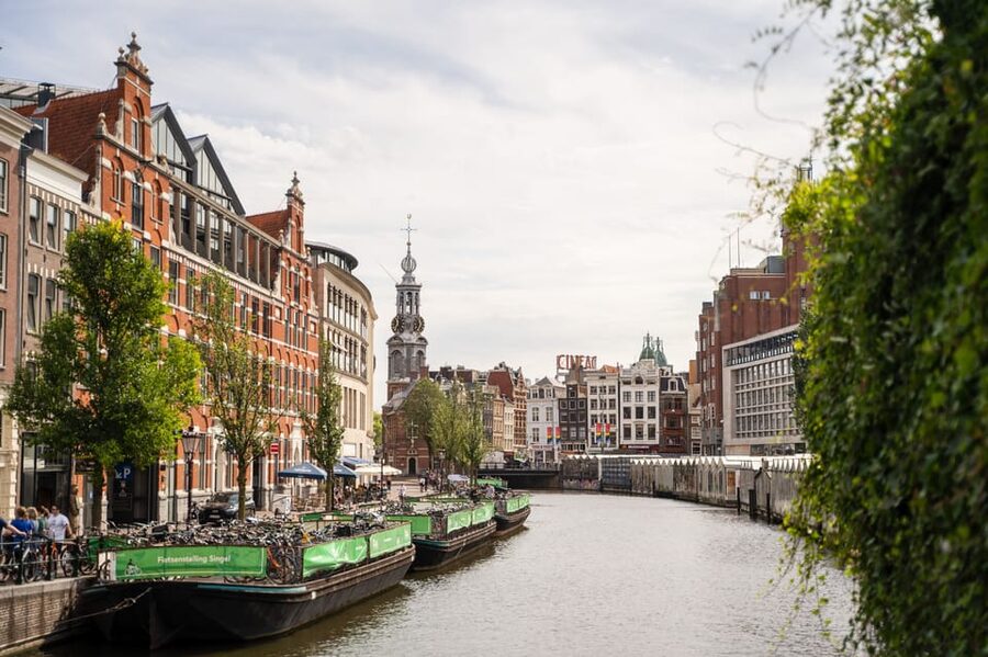 Amsterdam Small-Group Walking Tour with Canal Cruise - The 15-Minute Break Before You Hit the Water