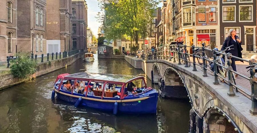 Amsterdam: Smoke and Lounge City Boat Cruise - Key things to know before you go