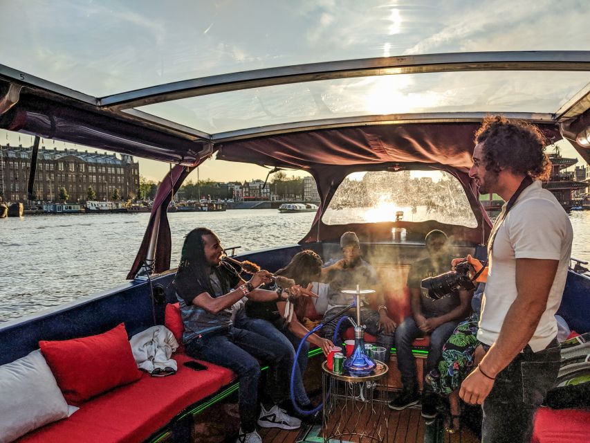 Amsterdam: Smoke and Lounge City Boat Cruise - A smoke-friendly Amsterdam canal cruise that feels more like hanging out