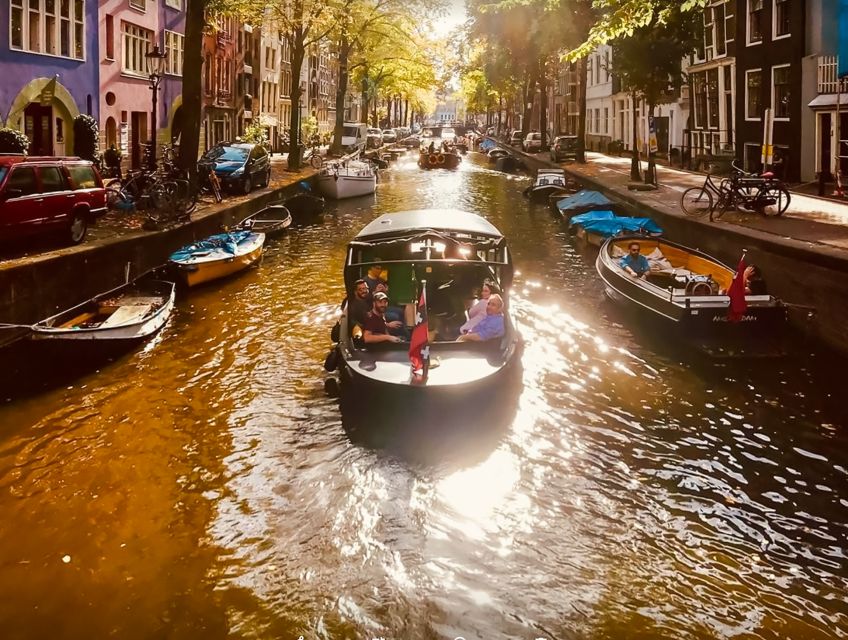 Amsterdam: Smoke and Lounge City Boat Cruise - Boarding in the city center: Central Station and a small-boat feel