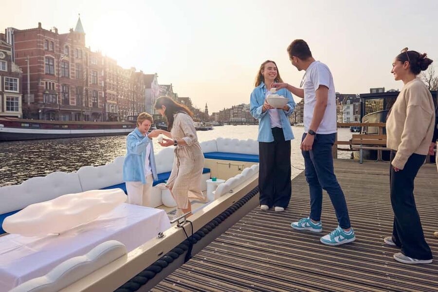 Amsterdam: Smoke & Cruise on covered Cannabis Boat With Bar - Why this Amsterdam smoke-friendly canal cruise works