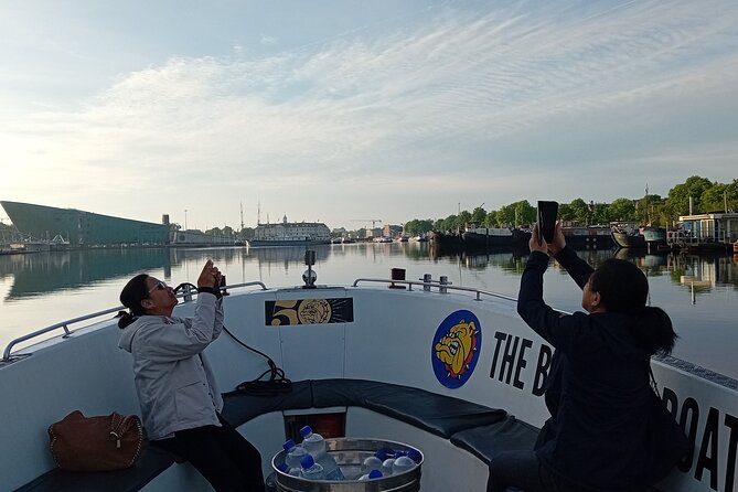 Amsterdam: Smoke Friendly Cruise - Your 1-hour canal ride: the views that do the heavy lifting