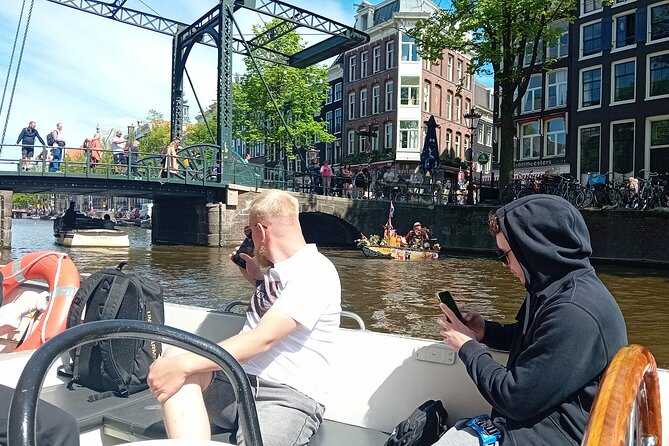 Amsterdam: Smoke Friendly Cruise - Denis’ style and the value of English commentary