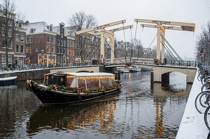 Amsterdam Smoke Friendly Cruise with drinks option & local guide - The 1-hour route: East-side canals, Nemo, maritime views, and the 17th-century belt