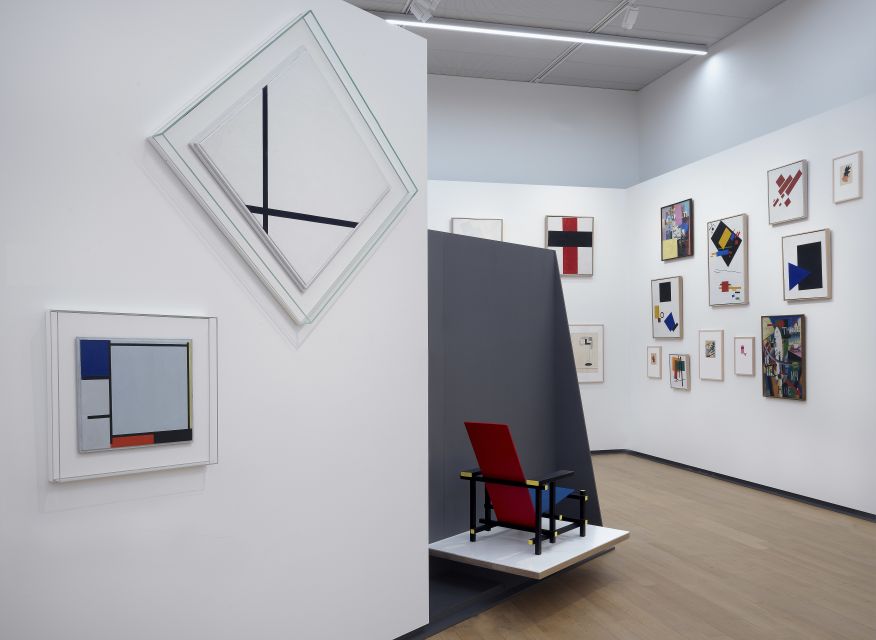Amsterdam: Stedelijk Museum and 1-Hour Canal Cruise - A Simple Game Plan for Your Day