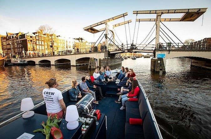 Amsterdam Sunset Canal Cruise with Live Guide and Open Bar - How the route works: you pass major landmarks, not a checklist tour