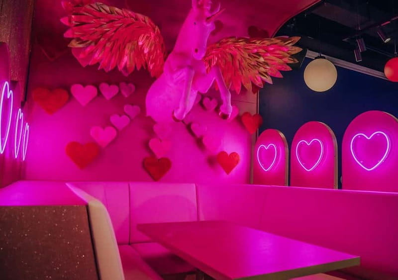 Amsterdam: The All Out - No.1 Activity Bar - Who The All Out Amsterdam is best for