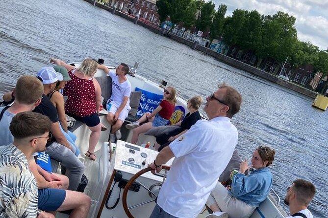 Amsterdam: The Bulldog Boat Smoke-Friendly Cruise & 2 Drinks - What the Bulldog Boat Smoke Cruise is really like