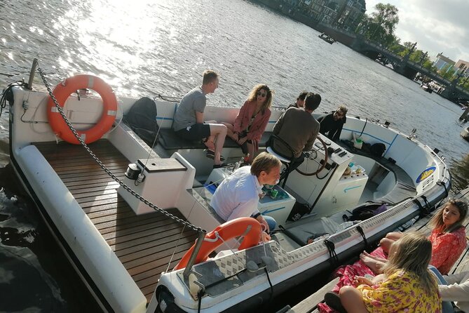 Amsterdam: The Bulldog Boat Smoke-Friendly Cruise & 2 Drinks - Crew vibe: chill hosts with practical city commentary