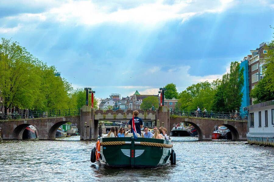 Amsterdam: The Newest Canal Cruise with Drink Option - Should you book this 1-hour Eco Boats canal cruise?