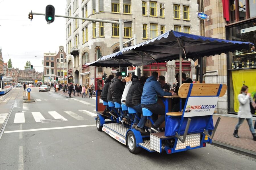 Amsterdam: The Original BUBBLES & BIKE Private Prosecco Tour - Guide energy: the difference between fun and unforgettable