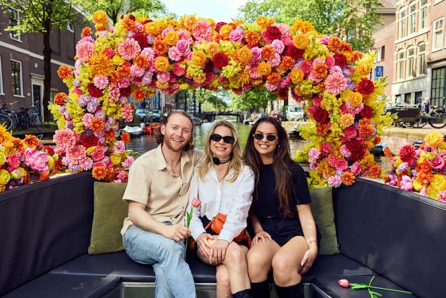 Amsterdam: The Original Flower Boat with Local Guide and Bar - Why this Original Flower Boat cruise is such good value