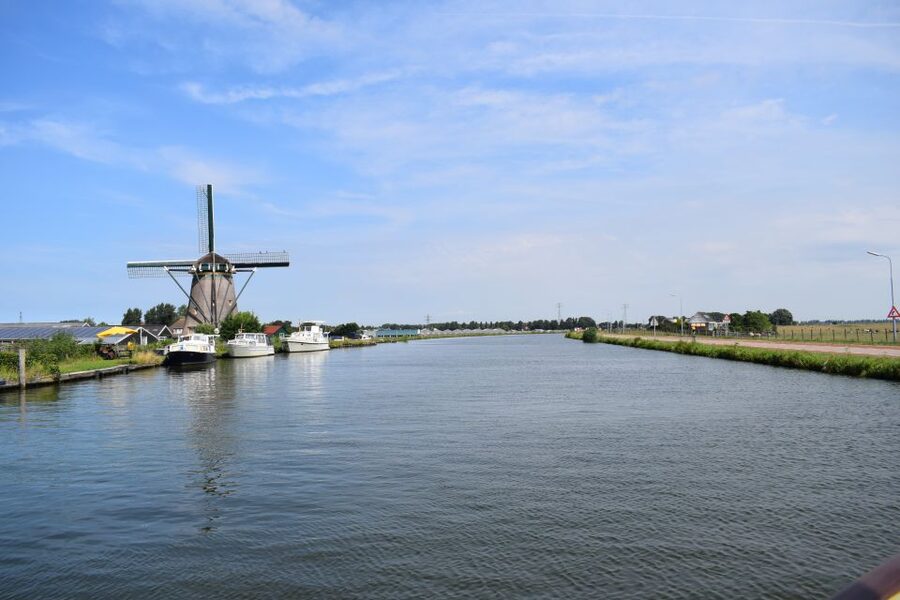 Amsterdam: Tour to Keukenhof Gardens with Windmill Cruise - Tips to get the most from the windmills and tulips
