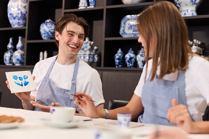Amsterdam: Traditional Dutch Blue Tile Painting Workshop - Meeting your instructor at the front door