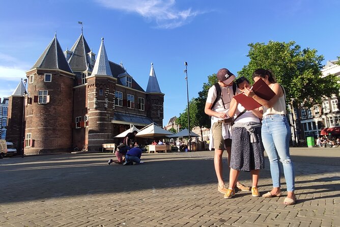 Amsterdam Treasure Hunt: The Mystery of a Secret Sender - Meeting at Zwanenburgwal and starting smoothly