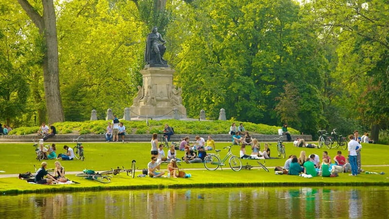 Amsterdam: Ultimate City Park Tour - Stop 5: Vondelpark for 40 minutes (rose garden, Picasso, and parakeets)