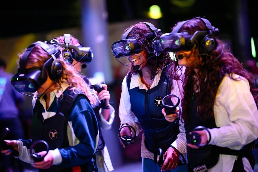 Amsterdam: Ultimate VR Experience: 60 minutes - How the 60-Minute Experience Actually Fits Together