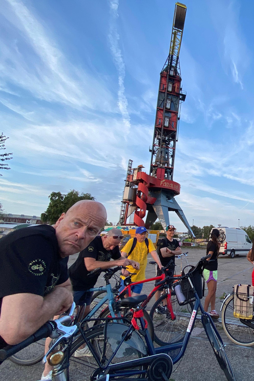 Amsterdam: Urban Bike Tour, Graffiti Art & Magnet Fishing - How the Centrum canal ride sets the tone