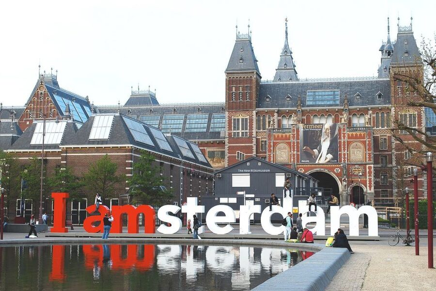 Amsterdam: Van Gogh Museum Masterpieces Tour up to 8 guests - Inside the Van Gogh Museum: a guided storyline, not a random walk