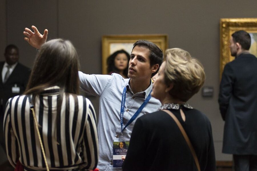 Amsterdam: Van Gogh Museum Masterpieces Tour up to 8 guests - The guide experience: why the best part is often the person talking