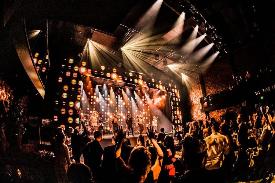Amsterdam: VEGAS Dinner Show with 3-Course Sharing Menu - The 3-course shared menu: why it can feel great or frustrating
