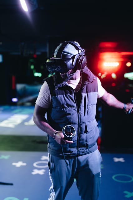 Amsterdam: VR Game Park Free-Roaming Experience - Full-body tracking: what it changes in gameplay