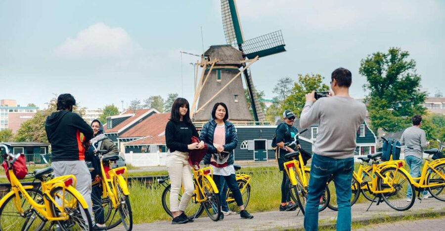 Amsterdam: Waterland District Countryside Villages Bike Tour - Molenslootpad: The Ride Feels Like Water-District Living