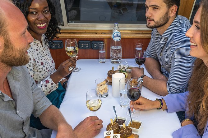 Amsterdam: Wine and Cheese Evening Cruise - The 1.5-hour night route: illuminated bridges and Golden Age merchant houses