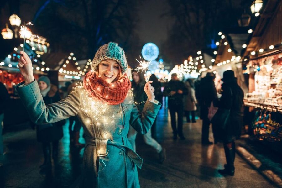 Amsterdam Winter Walking Tour - Jordaan District Folklore and the Christmas Snack