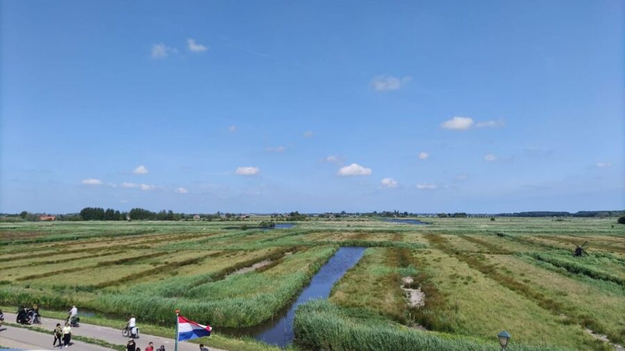 Amsterdam: Zaanse Schans Windmills Bike Tour with Guide - Guide quality and language: French, plus real-life flexibility