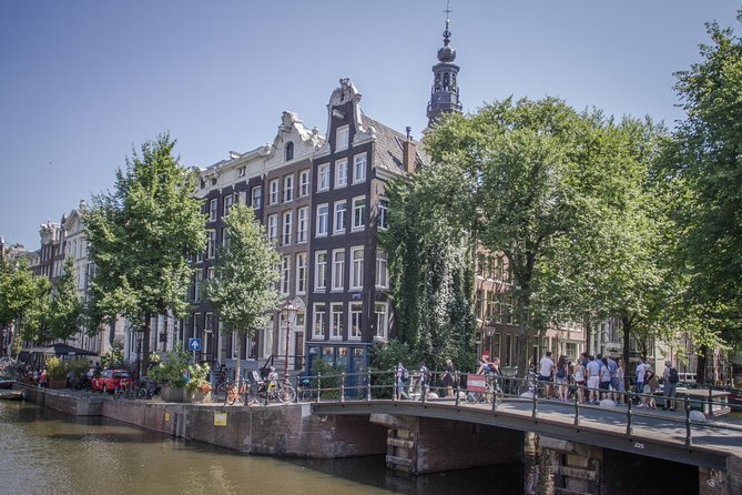 Anne Frank Private Bike Tour in Amsterdam - Along the Amstel: memorials, WWII context, and the “story stops” pace