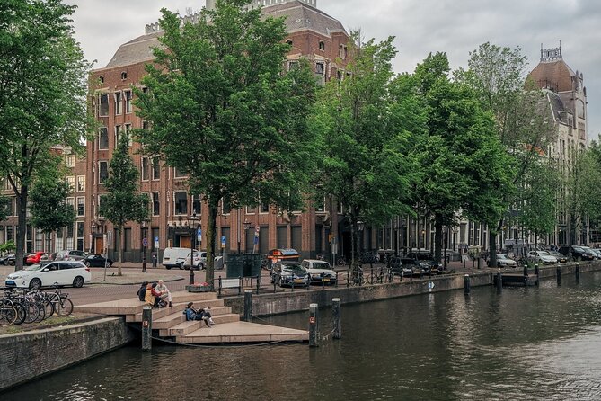 Anne Frank's Amsterdam Jewish History WWII Exclusive Guided Tour - Guides make or break this kind of memorial walk
