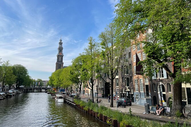 Anne Frank's Last Walk & See Anne Frank House in Virtual Reality - Anne Frank statue: a short pause that keeps it human