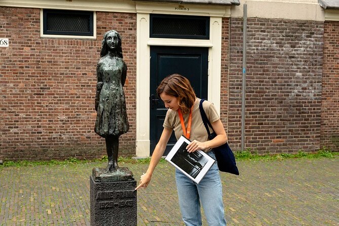 Anne Frank Walking Tour in Amsterdam - Stop 1: Jewish Neighborhood Context With War-Era Amsterdam Clues